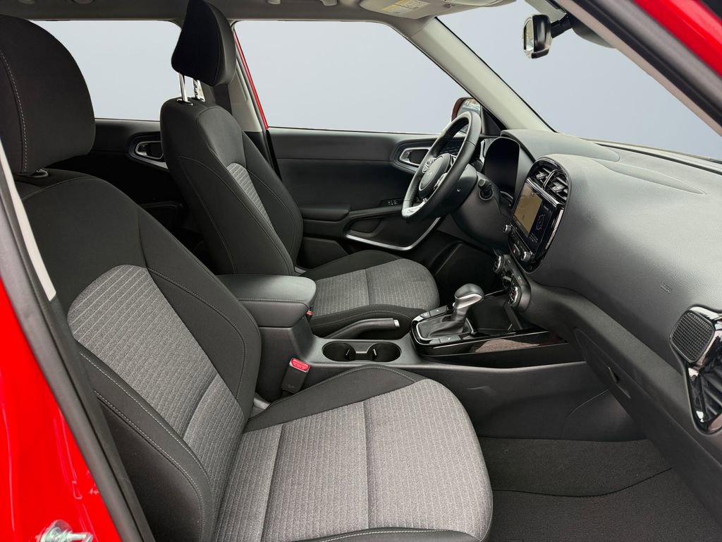 Used 2025 Kia Soul EX image 15