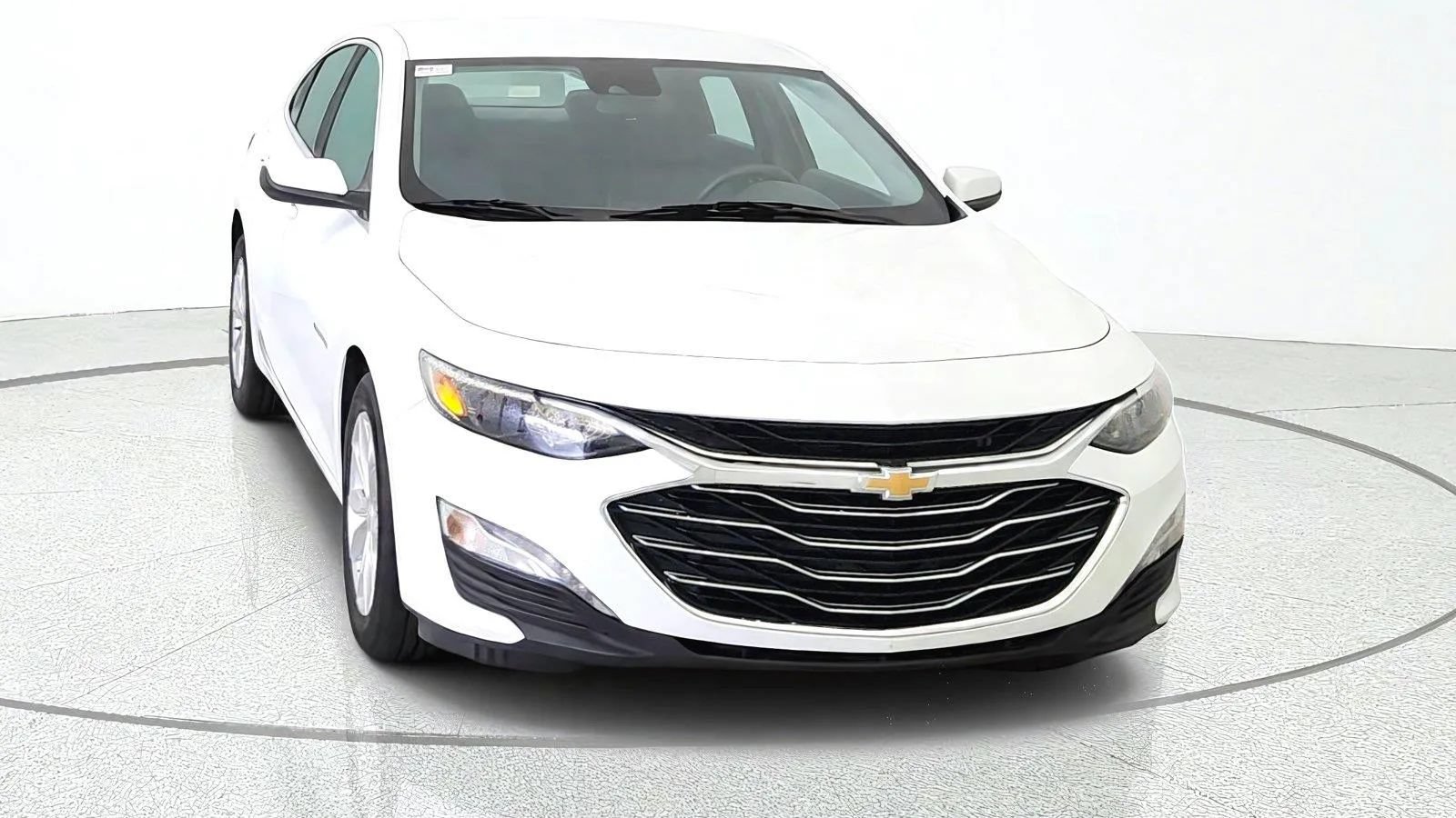 Used 2024 Chevrolet Malibu LT FWD image 2
