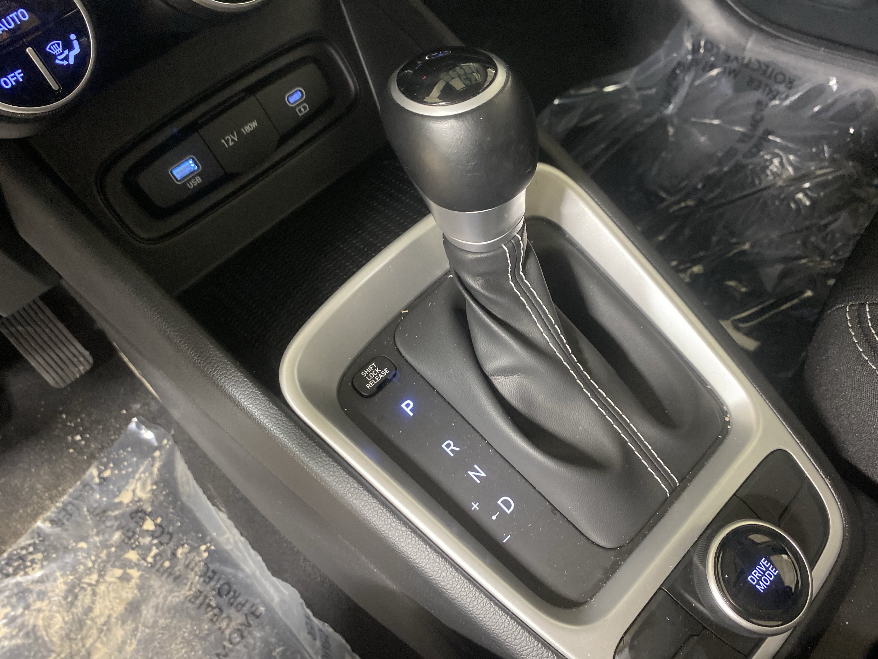 Used 2025 Hyundai Venue SEL FWD image 22