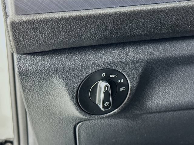 Used 2024 Volkswagen Jetta SE FWD image 22