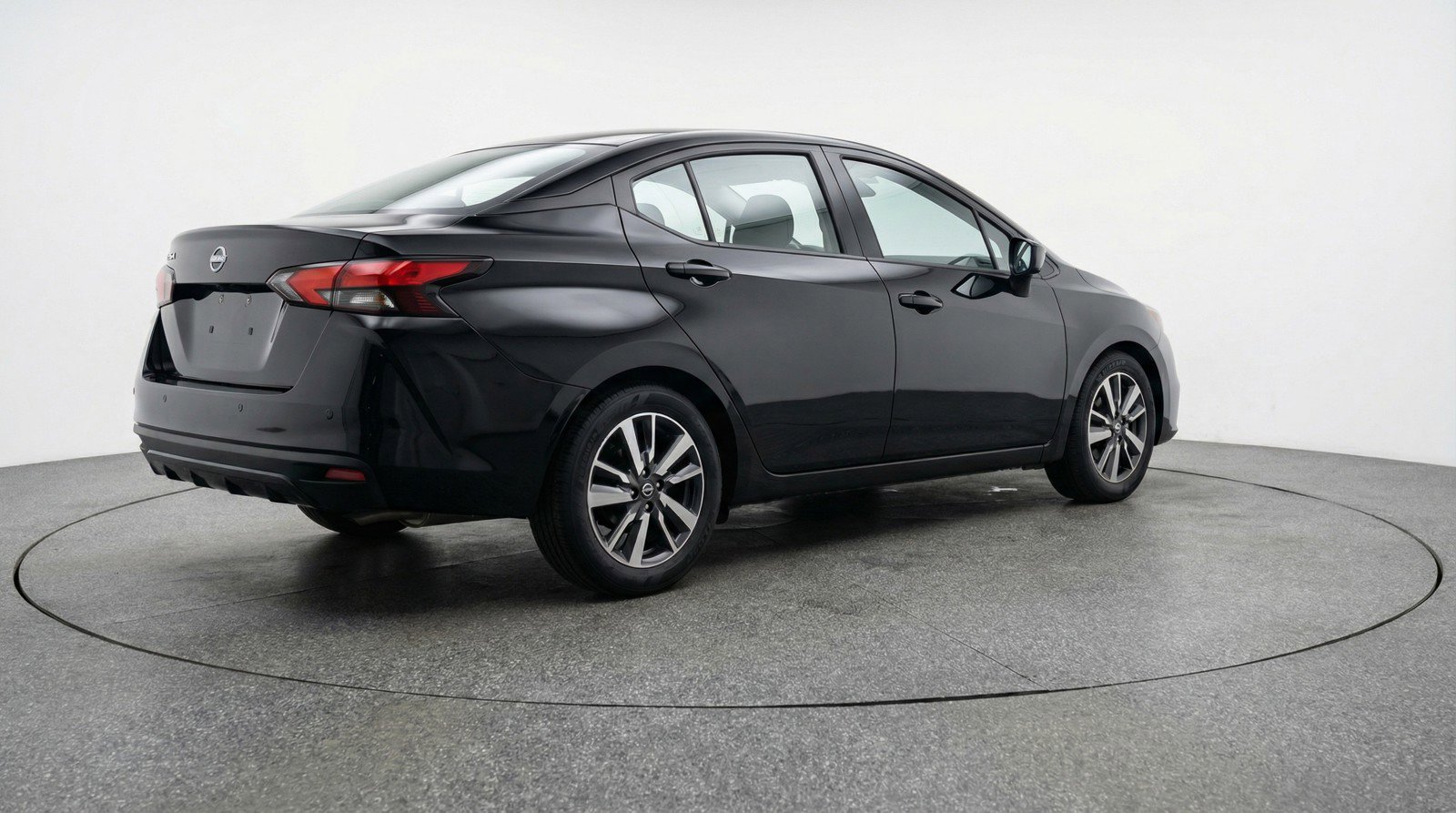 Used 2025 Nissan Versa SV image 9