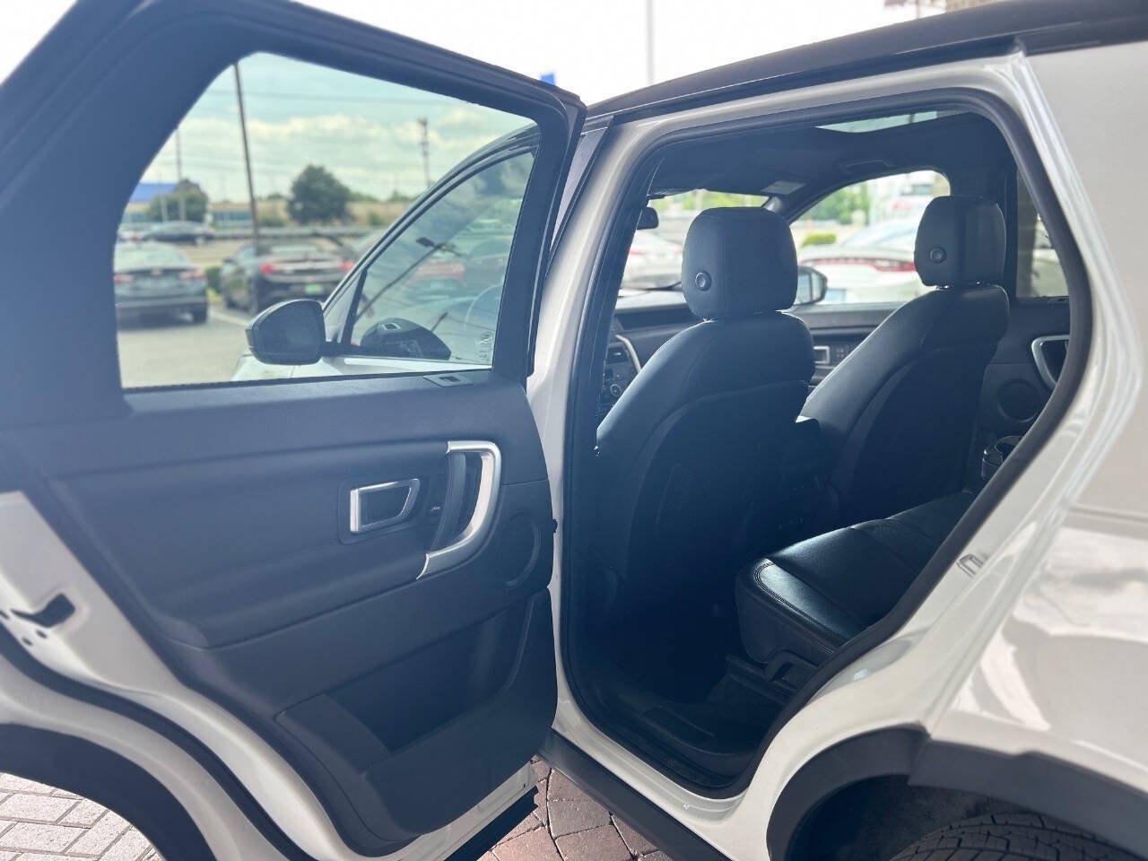 Used 2017 Land Rover Discovery Sport HSE AWD/4WD image 43