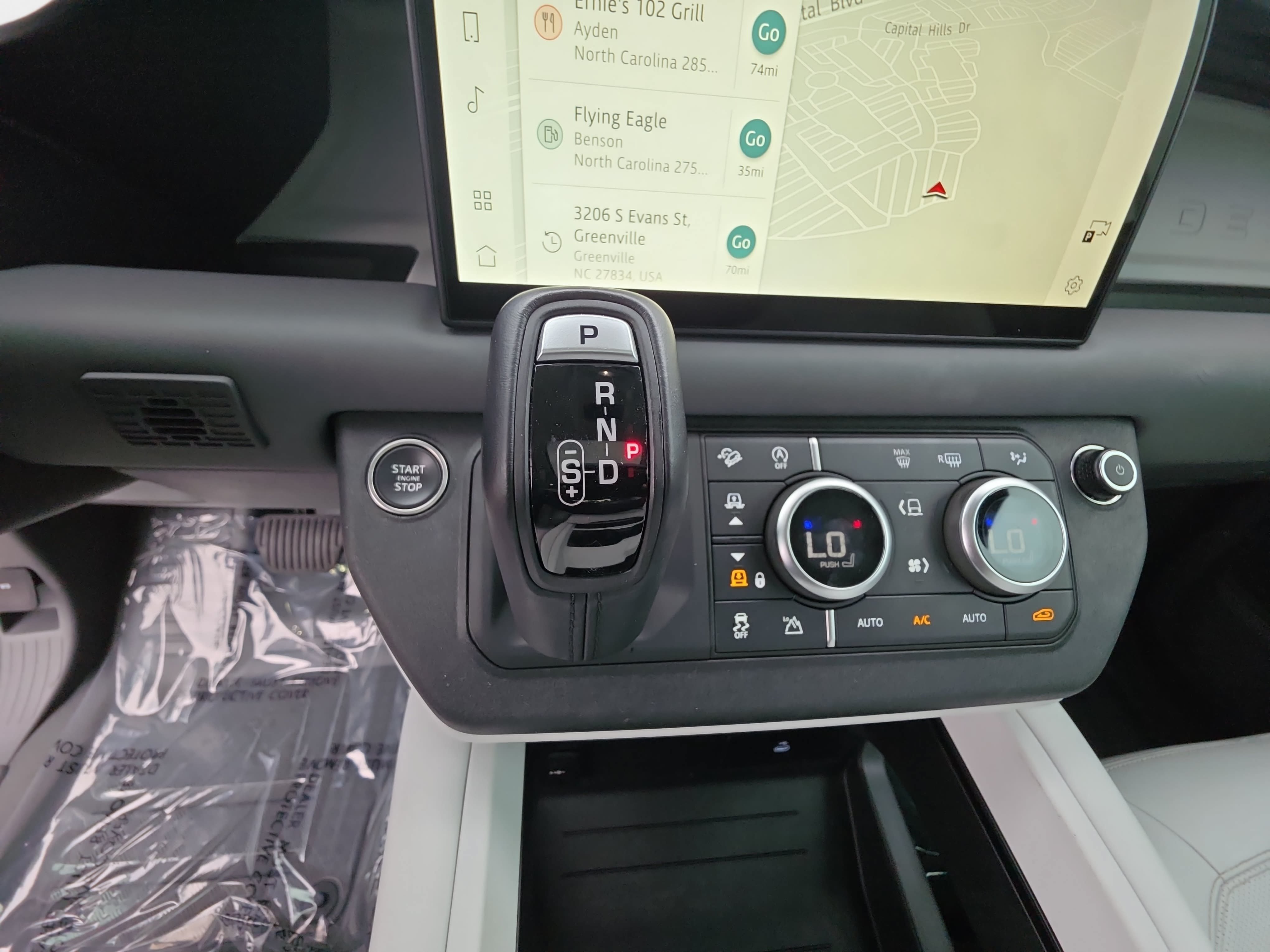 Certified 2025 Land Rover Defender 130 X-Dynamic SE AWD/4WD image 26