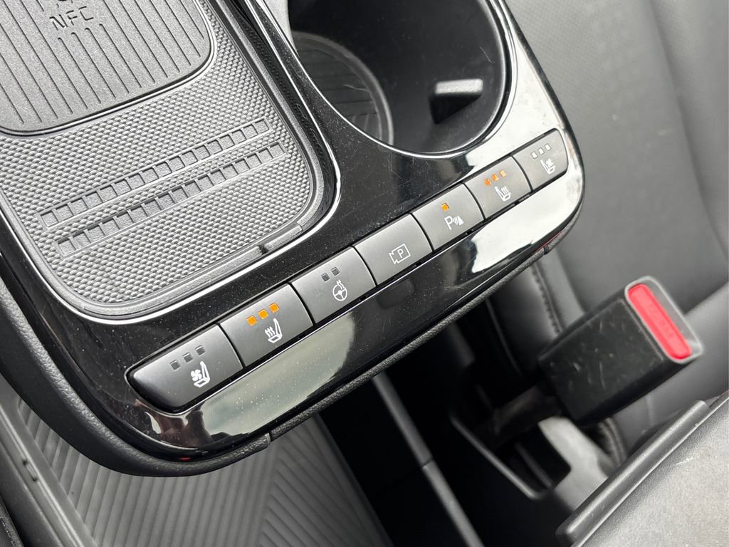 Used 2025 Hyundai Ioniq 5 Limited image 32