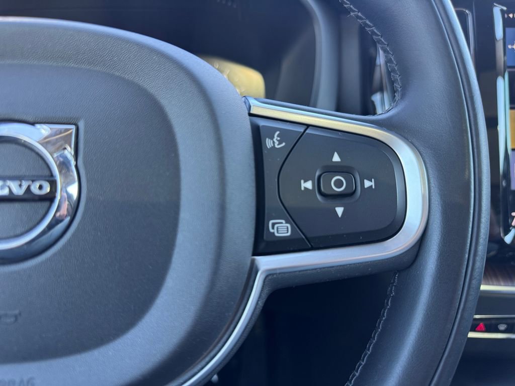 Used 2021 Volvo XC60 T5 Momentum image 14