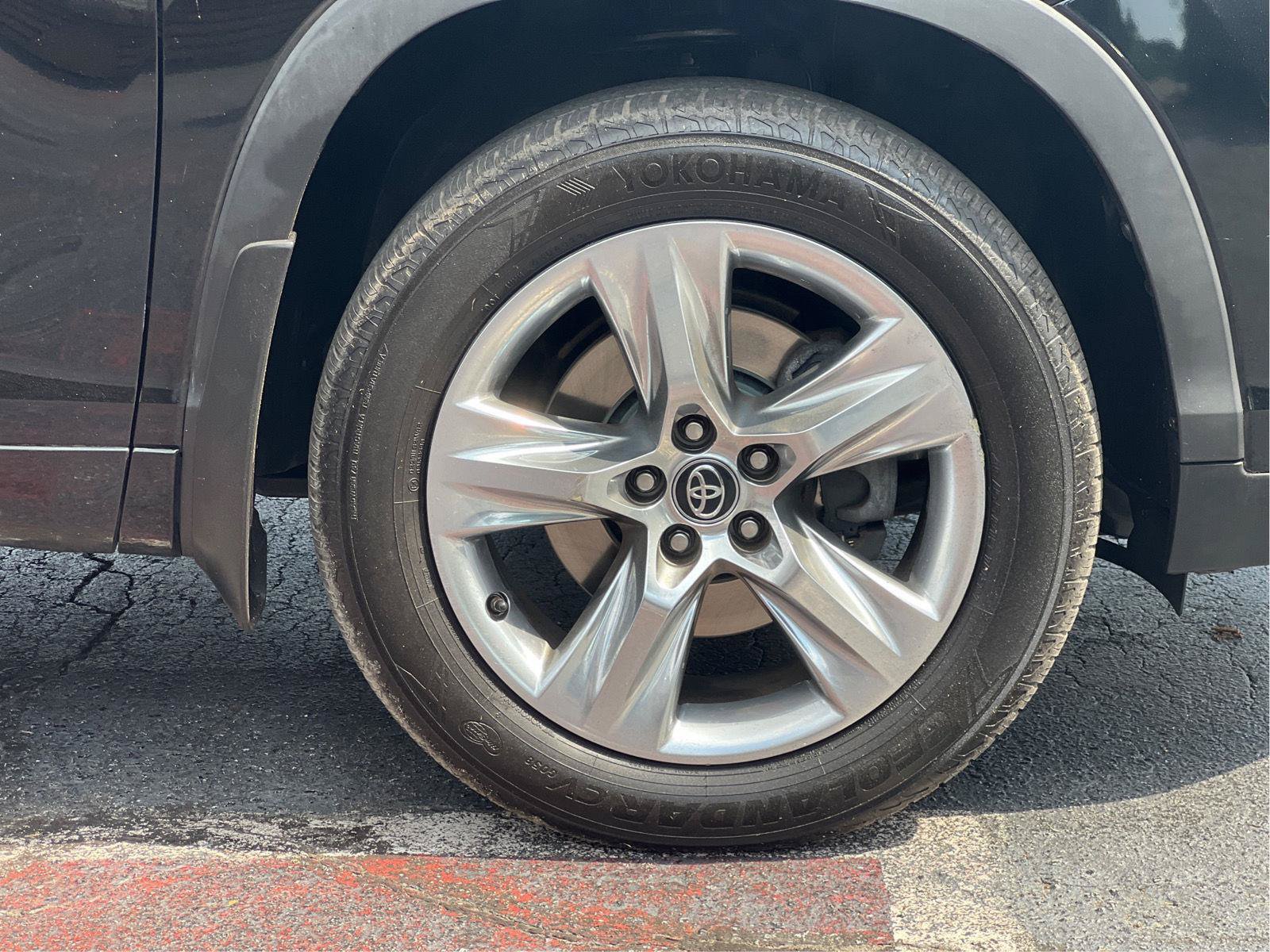 Used 2019 Toyota Highlander Limited AWD/4WD image 27