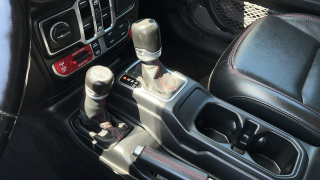 Used 2021 Jeep Gladiator Rubicon AWD/4WD image 18