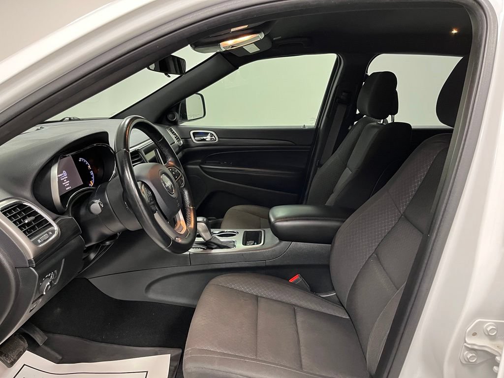 Used 2020 Jeep Grand Cherokee Laredo AWD/4WD image 21