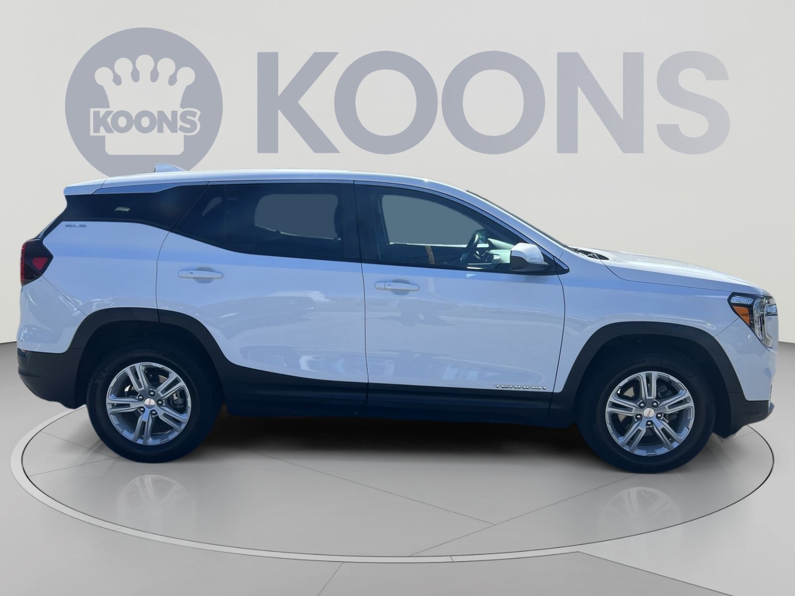Used 2024 GMC Terrain SLE FWD image 8