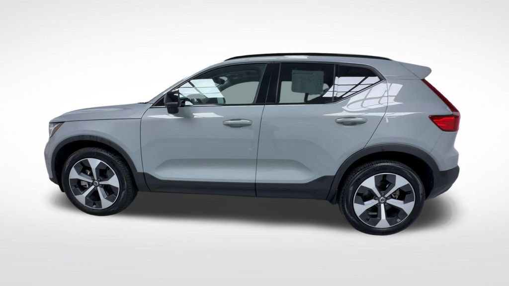 Used 2026 Volvo XC40 B5 Plus w/ Protection Package Premier AWD/4WD image 5