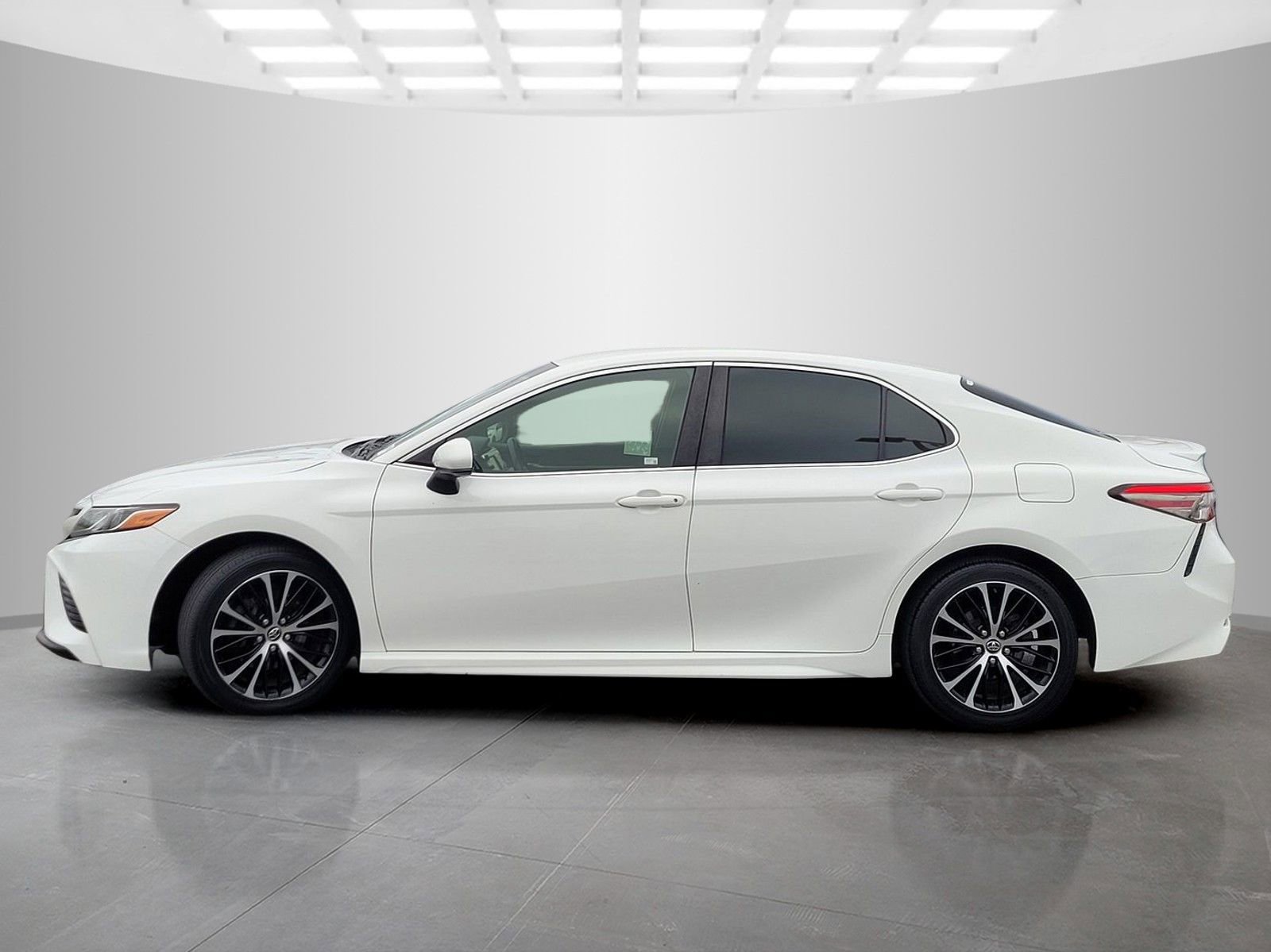 Used 2018 Toyota Camry SE FWD image 7