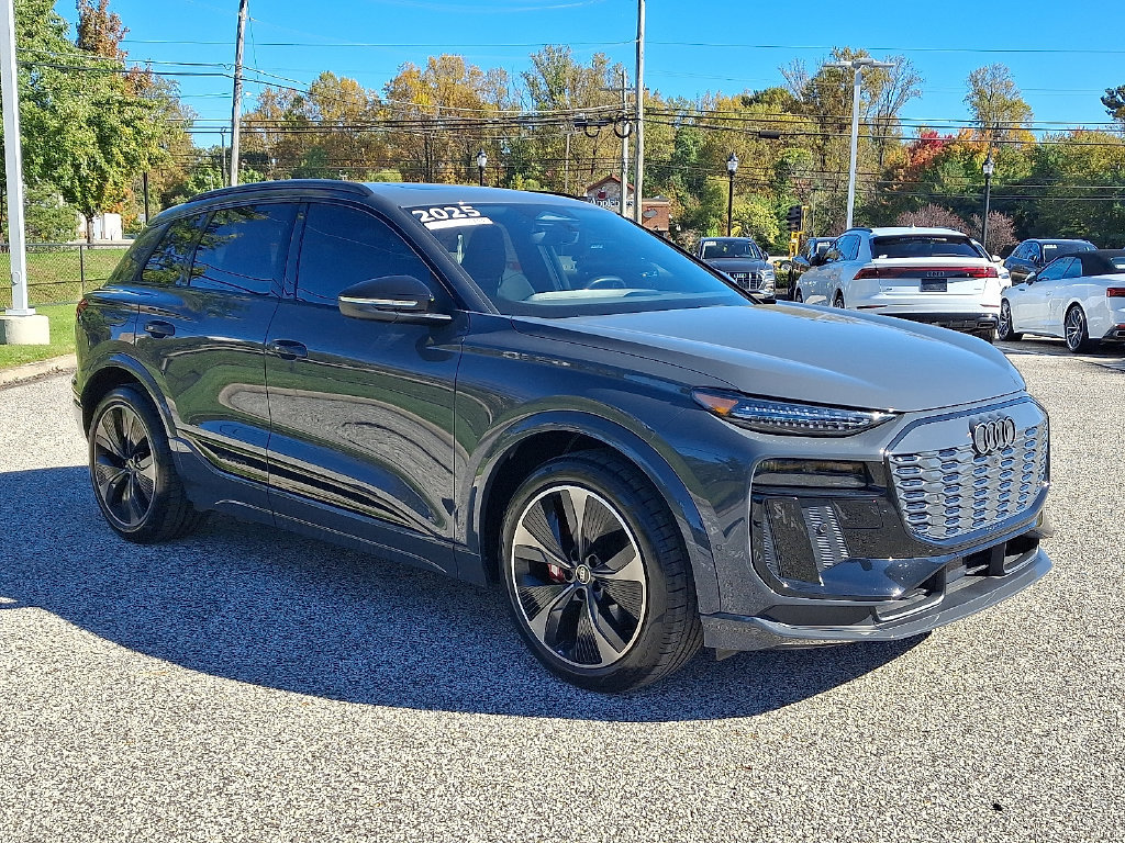 Certified 2025 Audi SQ6 e-tron Prestige AWD/4WD image 3