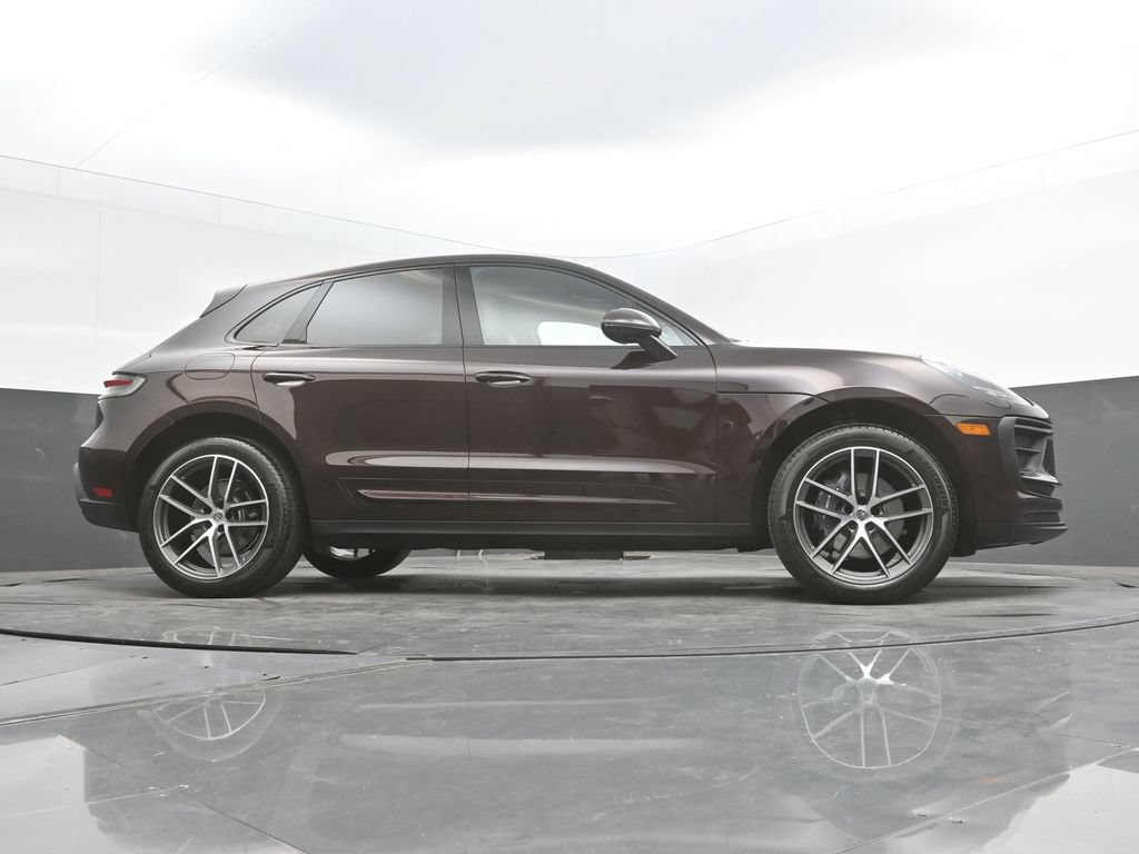 Certified 2024 Porsche Macan AWD/4WD image 40