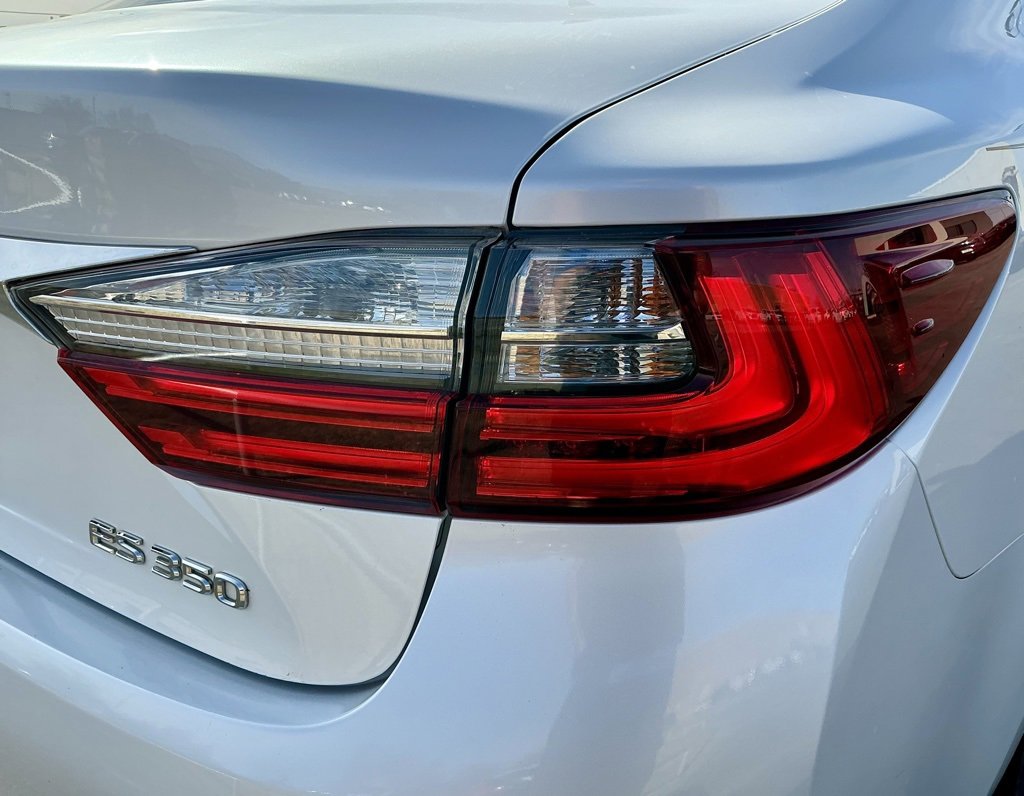 Used 2016 Lexus ES 350 w/ Luxury Package w/Wood Trim image 16