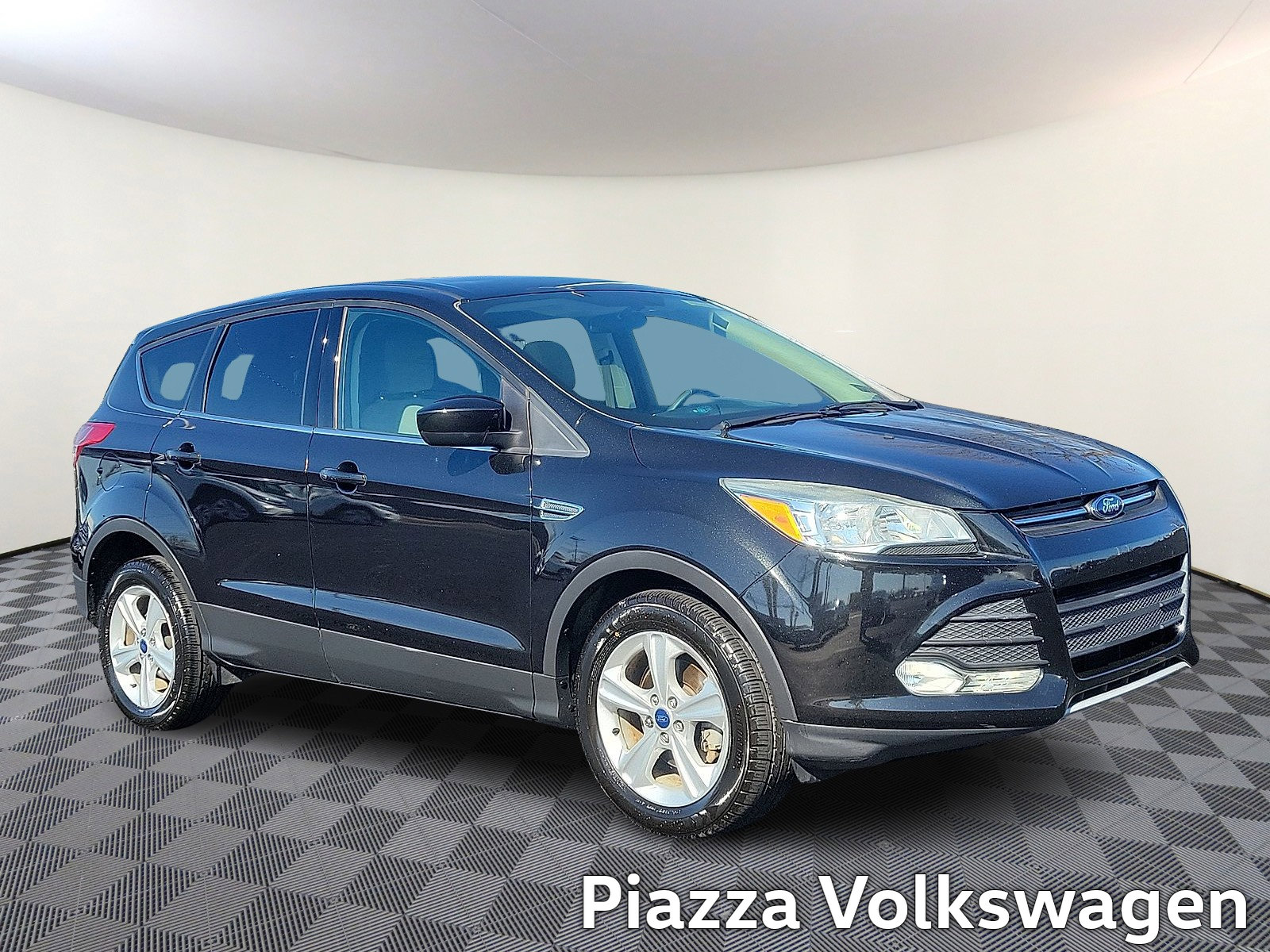 Used 2015 Ford Escape SE FWD image 1
