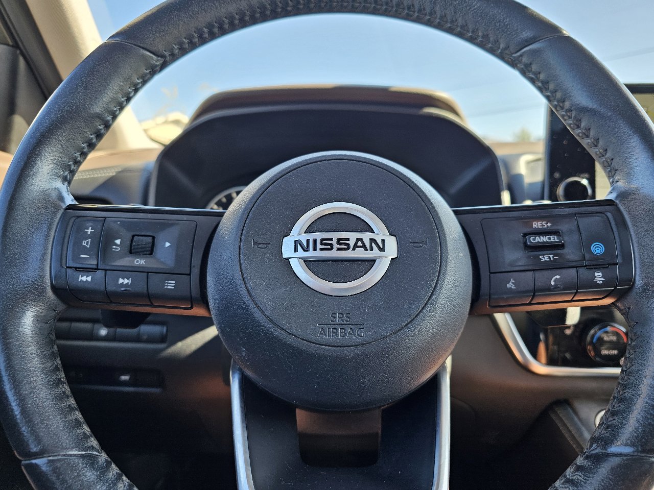 Used 2021 Nissan Rogue SL w/ Premium Package image 12