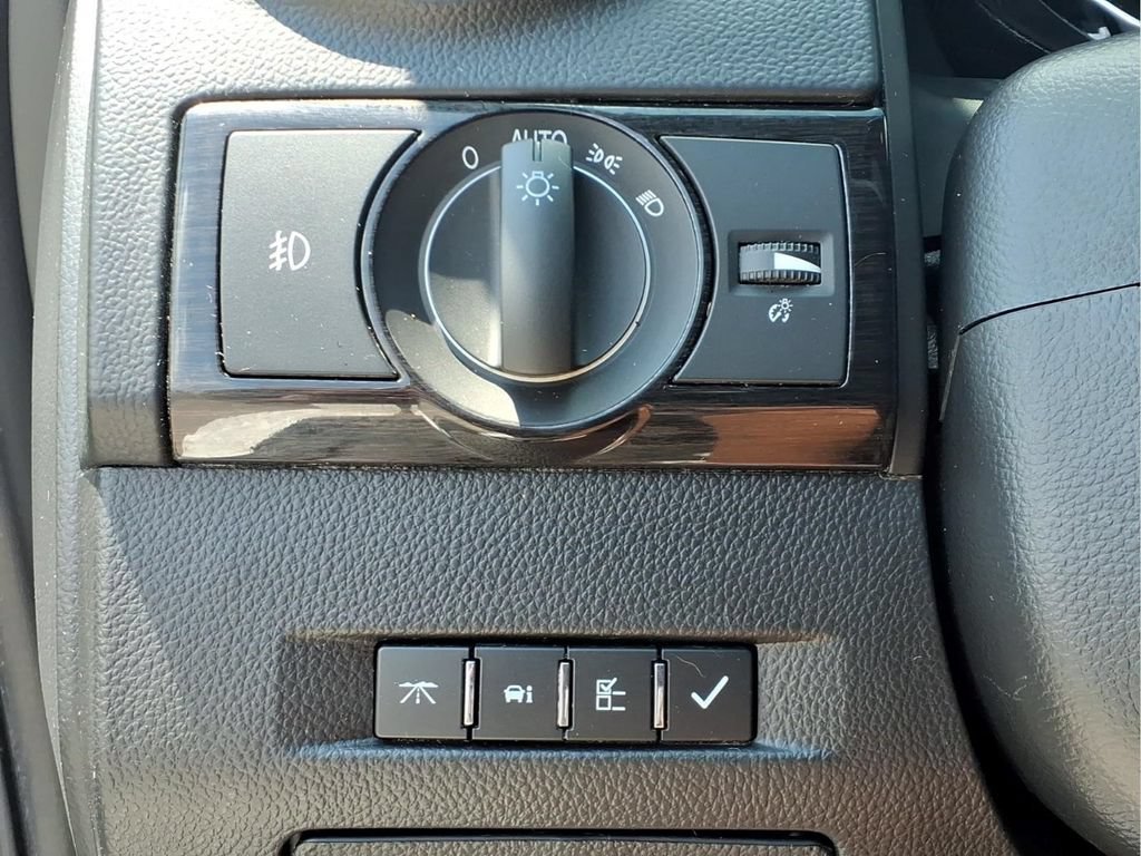 Used 2013 Chevrolet Captiva Sport LTZ FWD image 14
