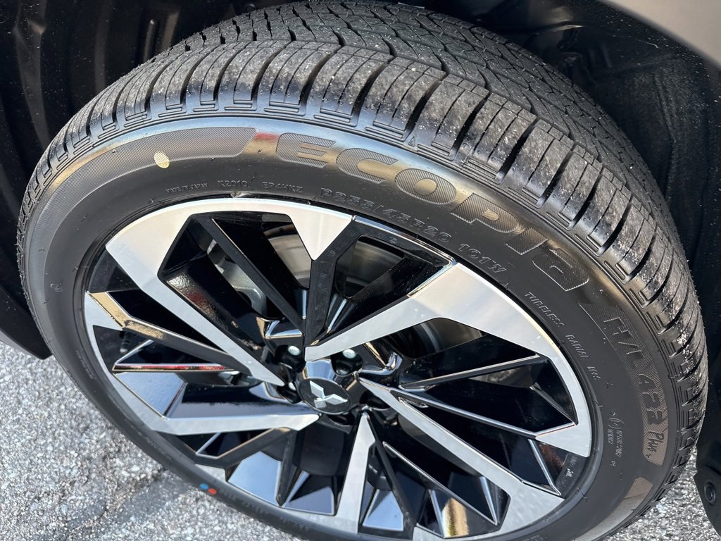 New 2025 Mitsubishi Outlander SE image 9