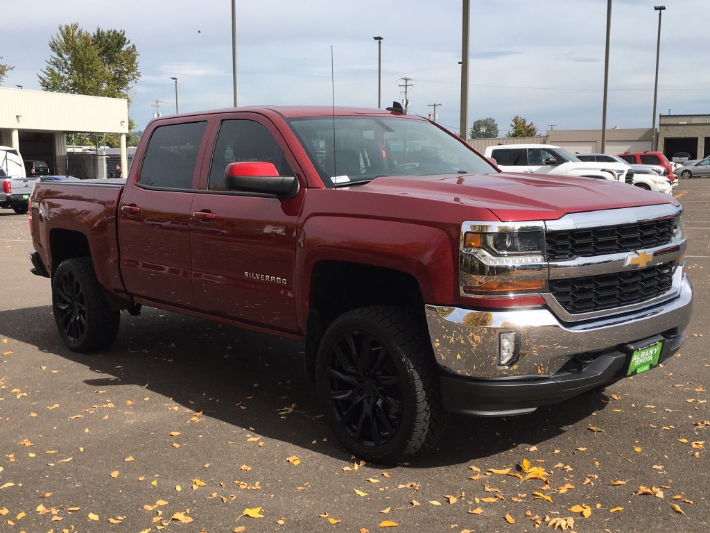 Used 2018 Chevrolet Silverado 1500 LT w/ All Star Edition AWD/4WD image 9