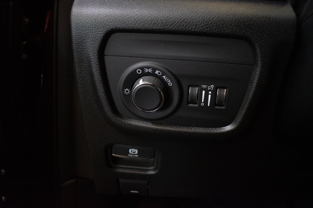 Used 2023 Jeep Grand Cherokee L Laredo AWD/4WD image 18