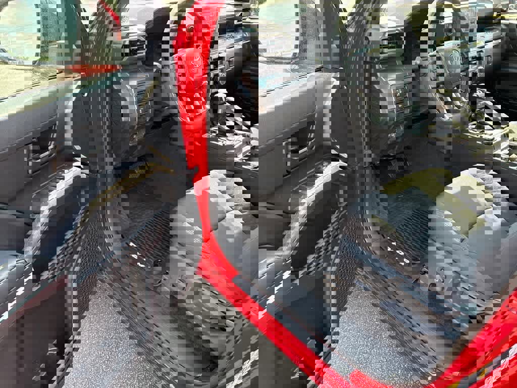 Used 2025 Toyota Tacoma SR5 w/ SR5 Upgrade Package image 19