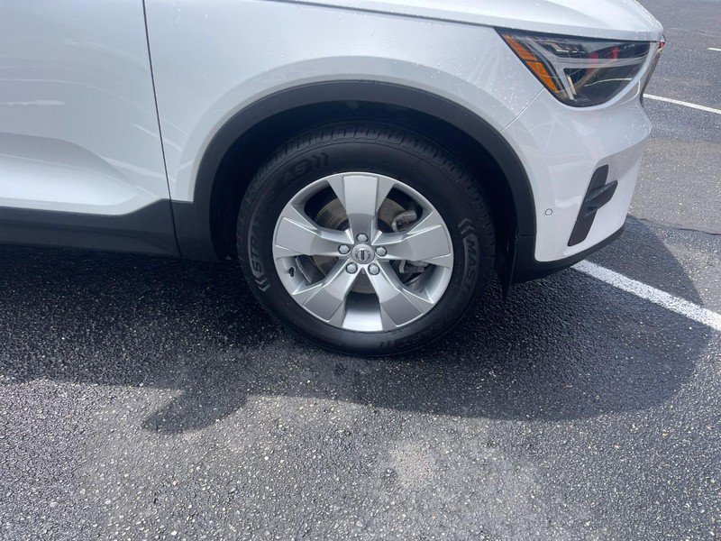 Used 2023 Volvo XC40 B5 Plus AWD/4WD image 8