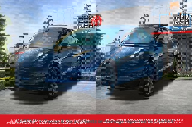 Used 2023 Tesla Model 3 Standard Range image 2