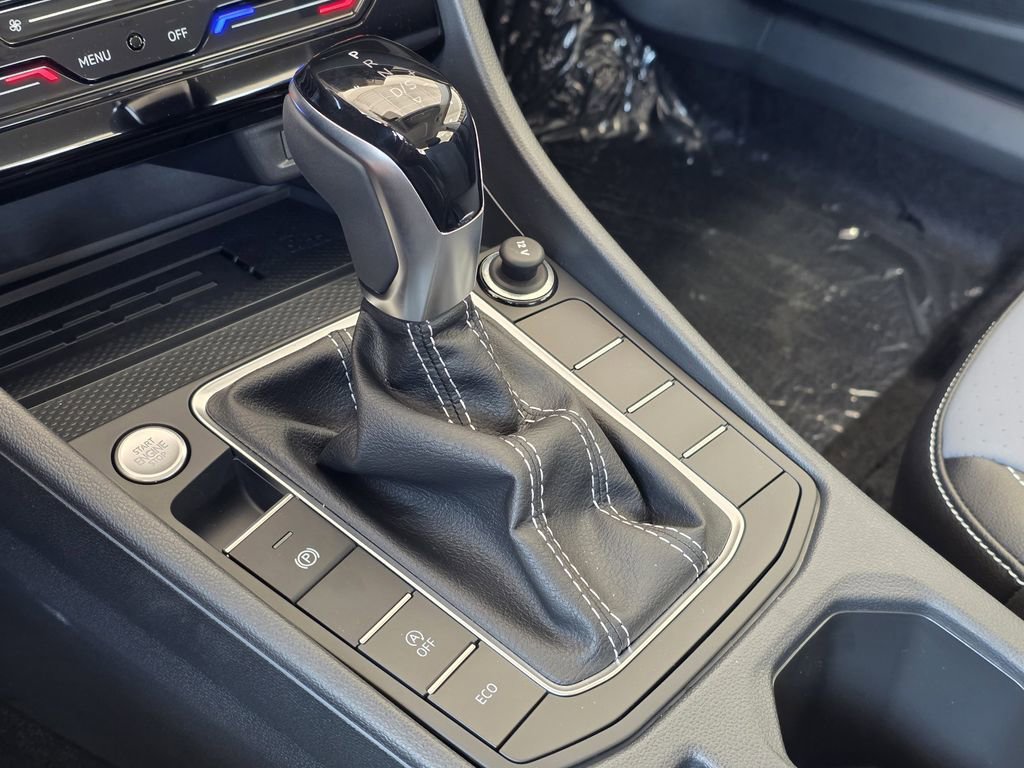 New 2025 Volkswagen Jetta SE FWD image 15