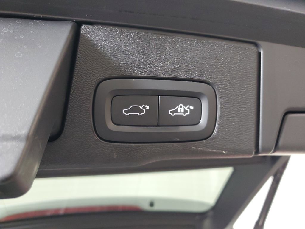 Certified 2024 Volvo XC60 B5 Core w/ Protection Package Premier image 12