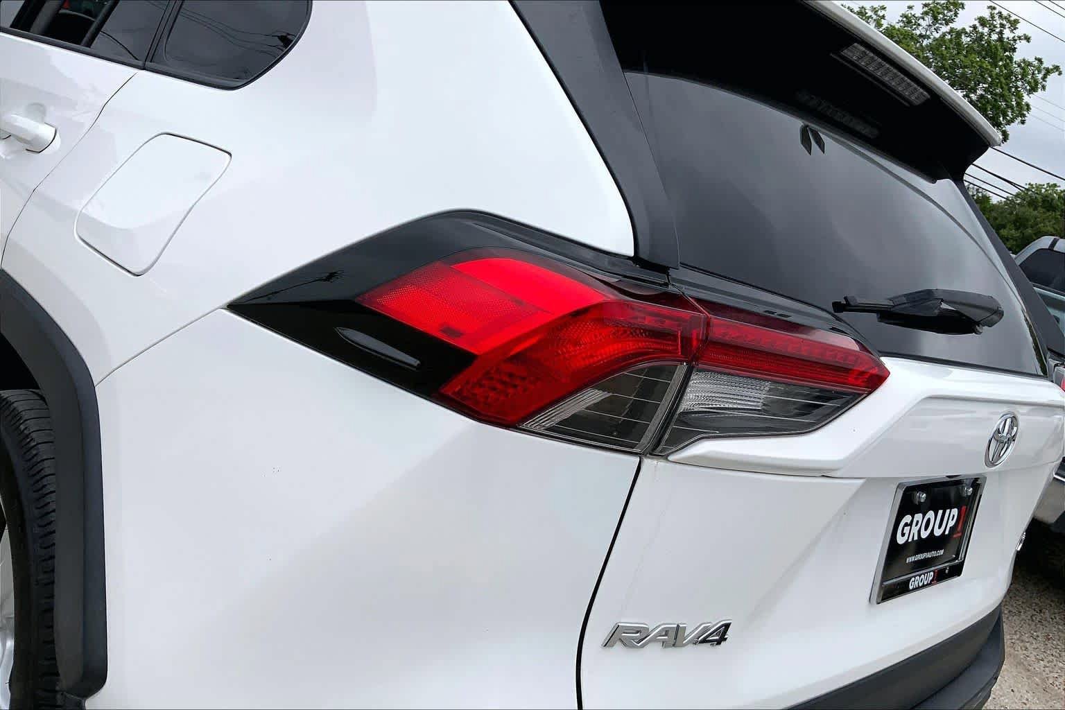 Used 2021 Toyota RAV4 XLE w/ Convenience Package FWD image 29
