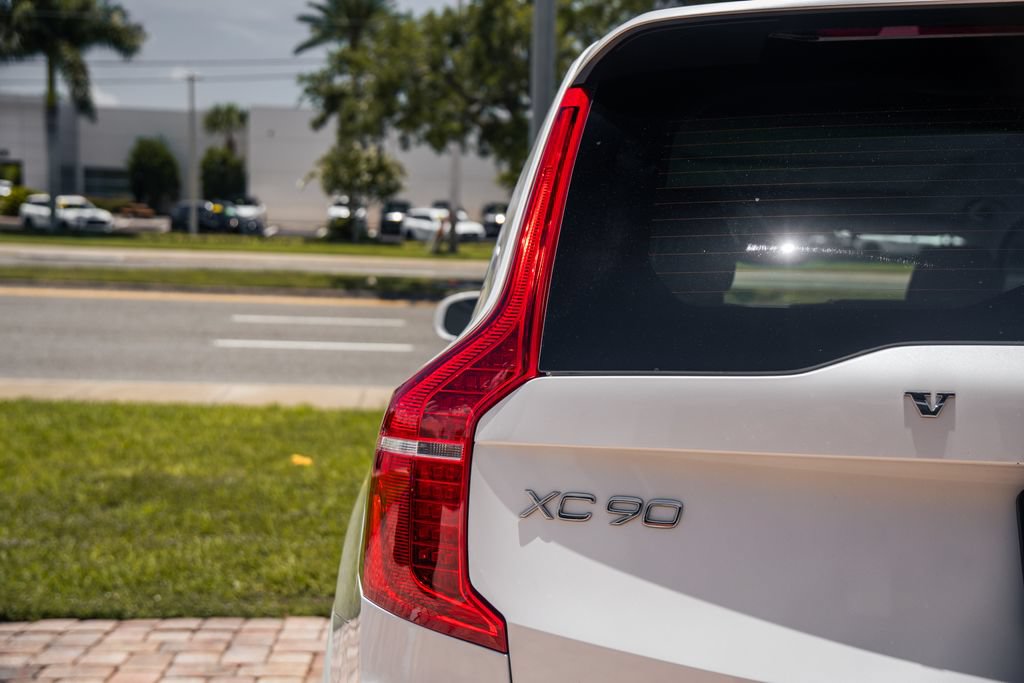 Used 2023 Volvo XC90 B5 Core w/ Protection Package Premier AWD/4WD image 11