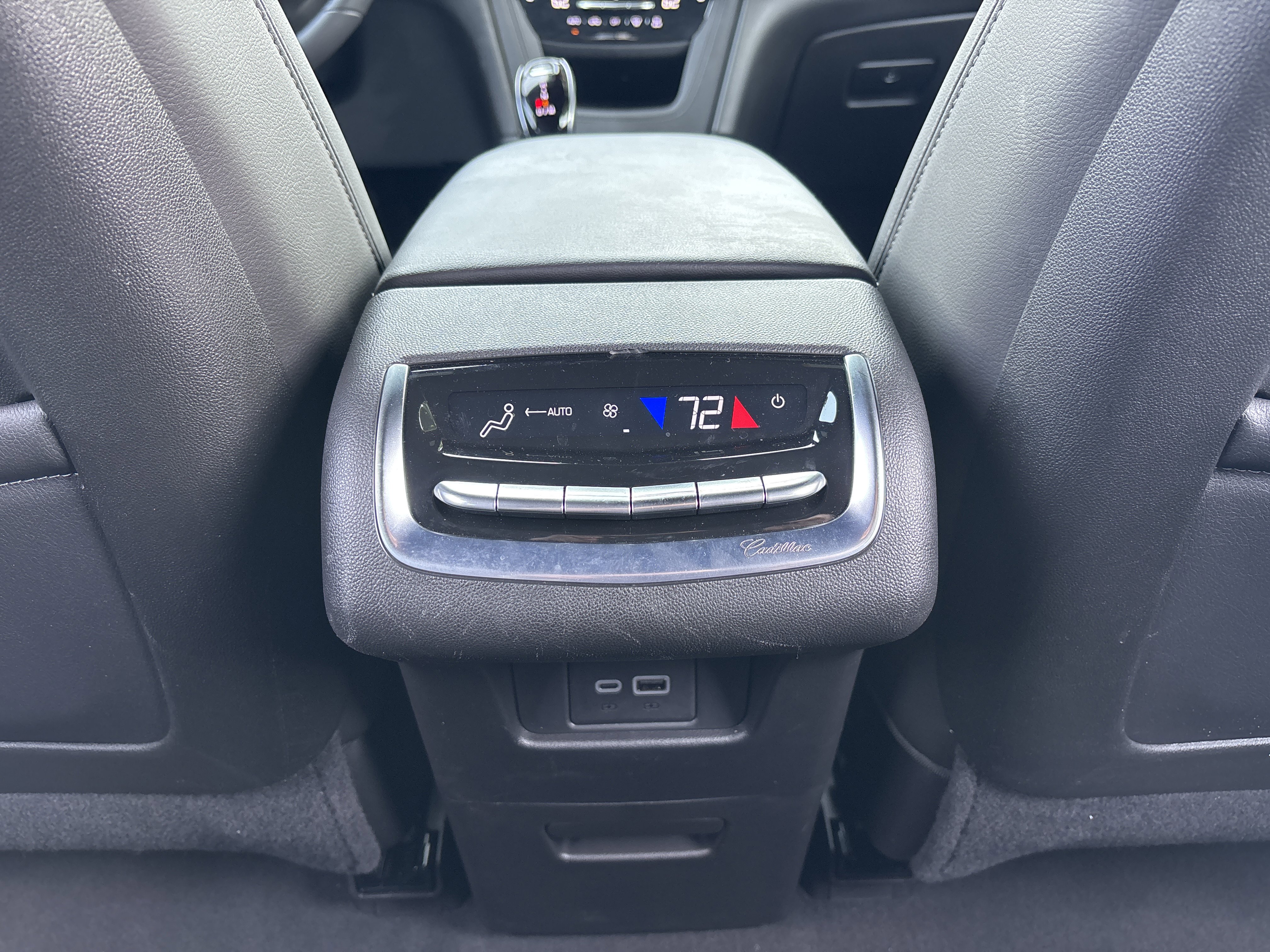 Used 2024 Cadillac XT6 Luxury w/ LPO, Floor Liner Package image 32