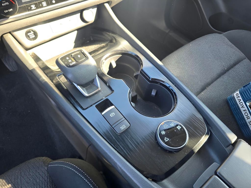 Used 2024 Nissan Rogue SV image 19