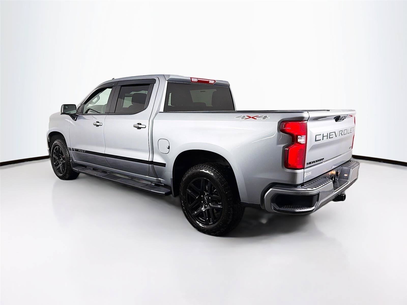 Used 2025 Chevrolet Silverado 1500 RST w/ Dark Appearance Package AWD/4WD image 9