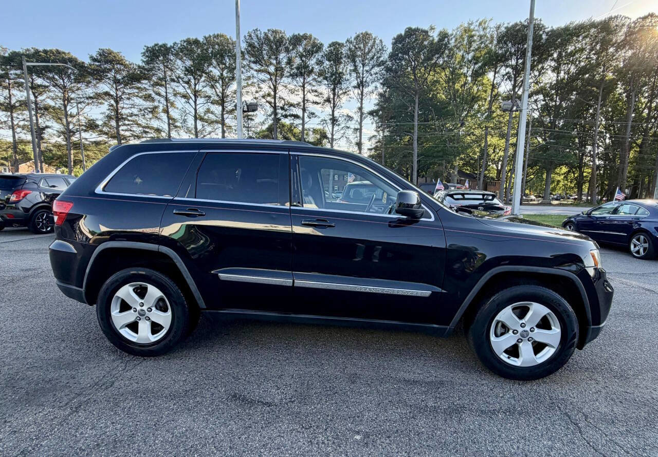 Used 2011 Jeep Grand Cherokee Laredo AWD/4WD image 8