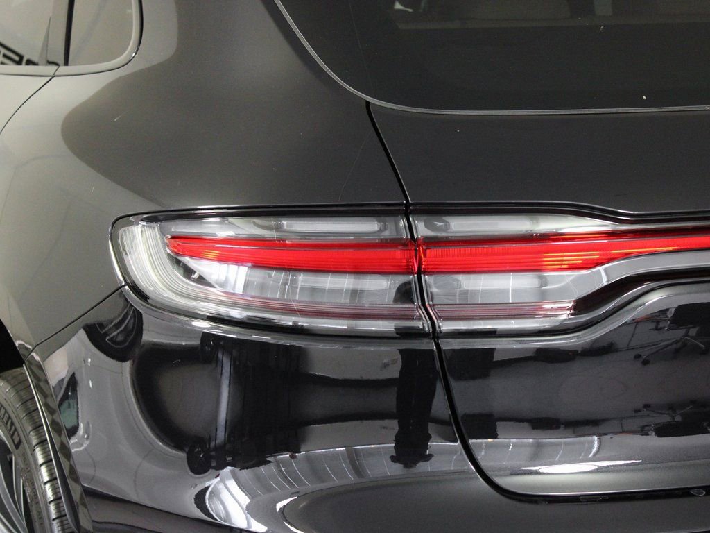 Certified 2025 Porsche Macan image 12