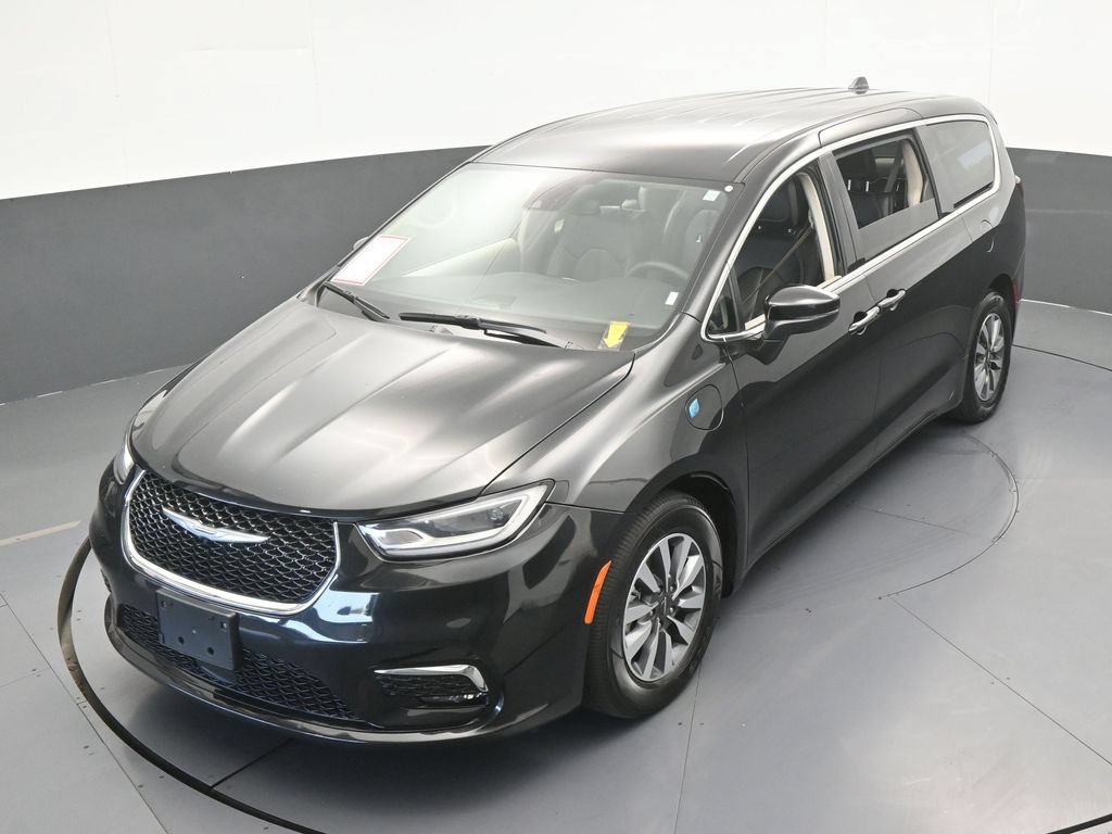 Used 2023 Chrysler Pacifica Touring-L FWD image 46