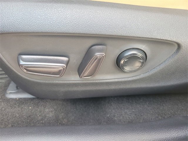 Used 2019 Toyota RAV4 Limited image 21