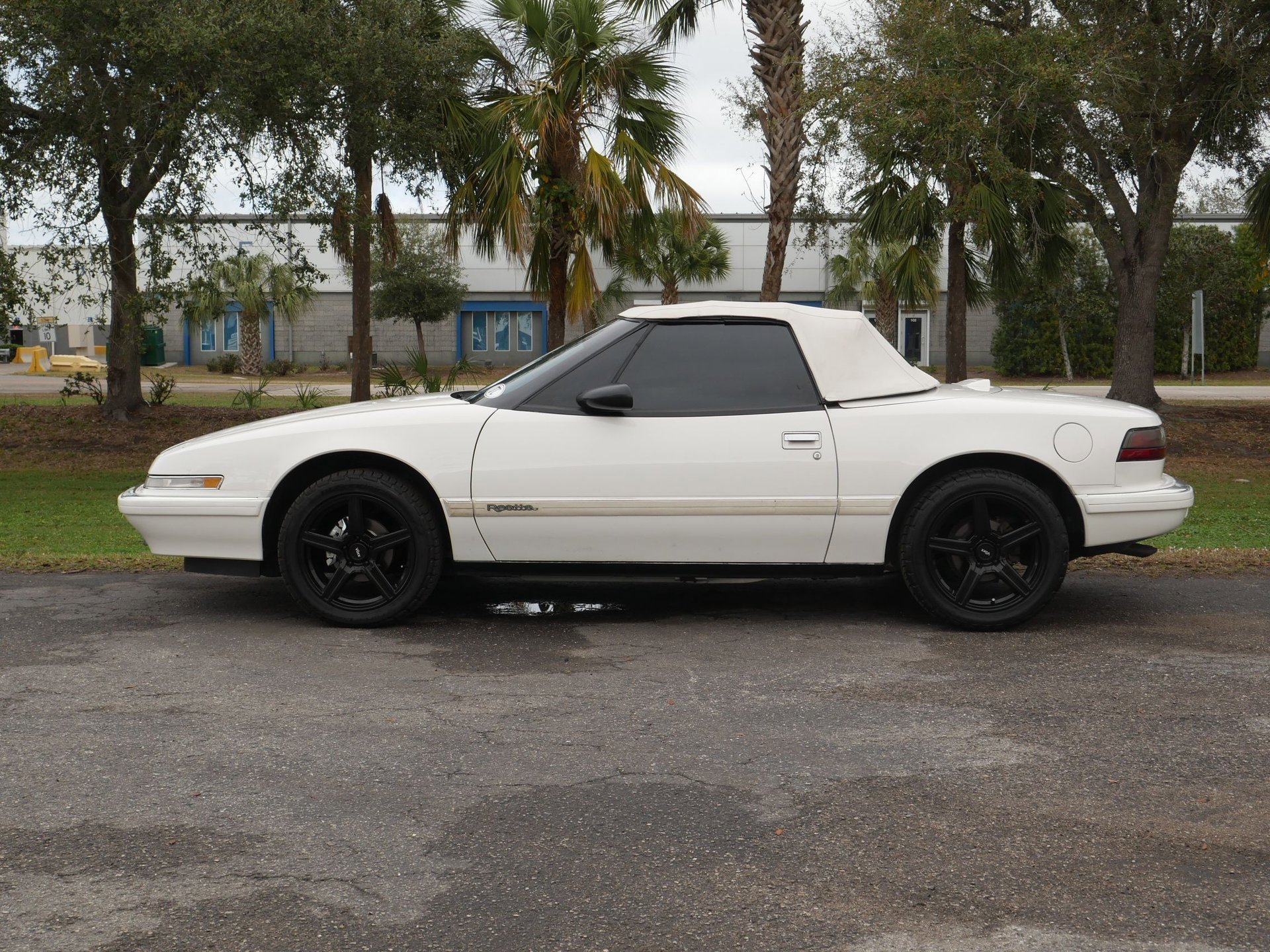 Used 1990 Buick Reatta Convertible image 16