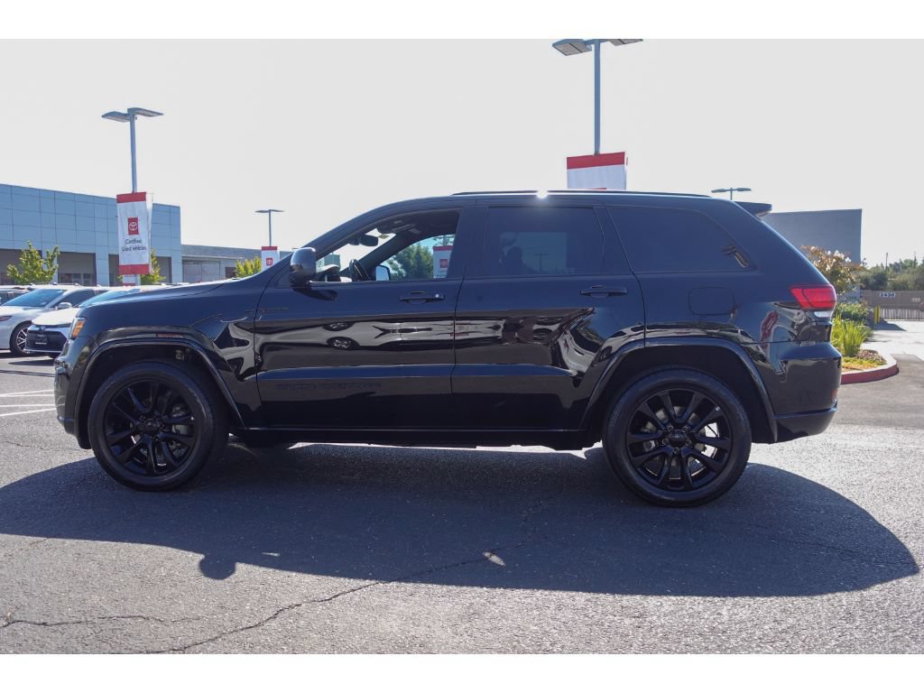 Used 2018 Jeep Grand Cherokee Altitude RWD image 6