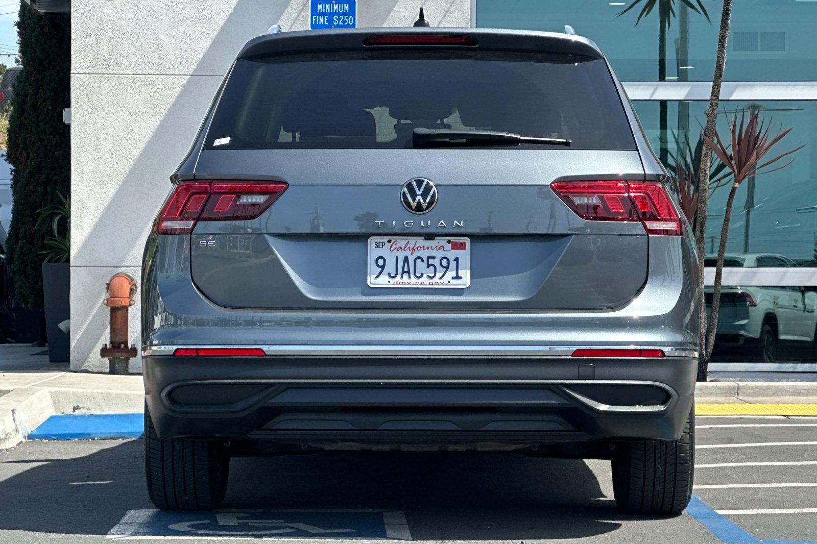 Certified 2023 Volkswagen Tiguan SE w/ Panoramic Sunroof Package image 5