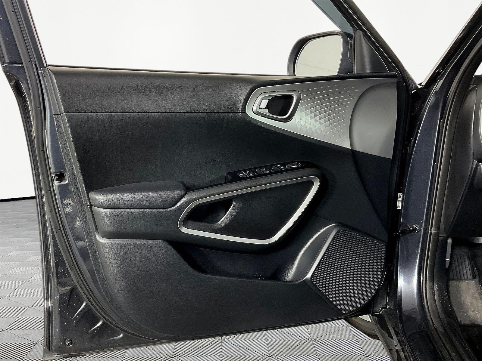 Used 2024 Kia Soul LX FWD image 19