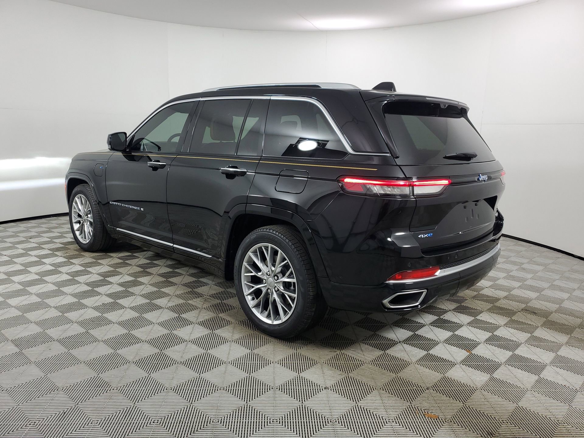 Used 2022 Jeep Grand Cherokee Summit w/ Advanced Protech Group IV image 7