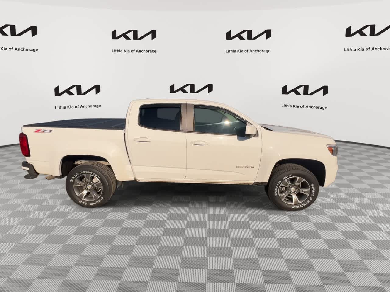 Used 2017 Chevrolet Colorado Z71 AWD/4WD image 9