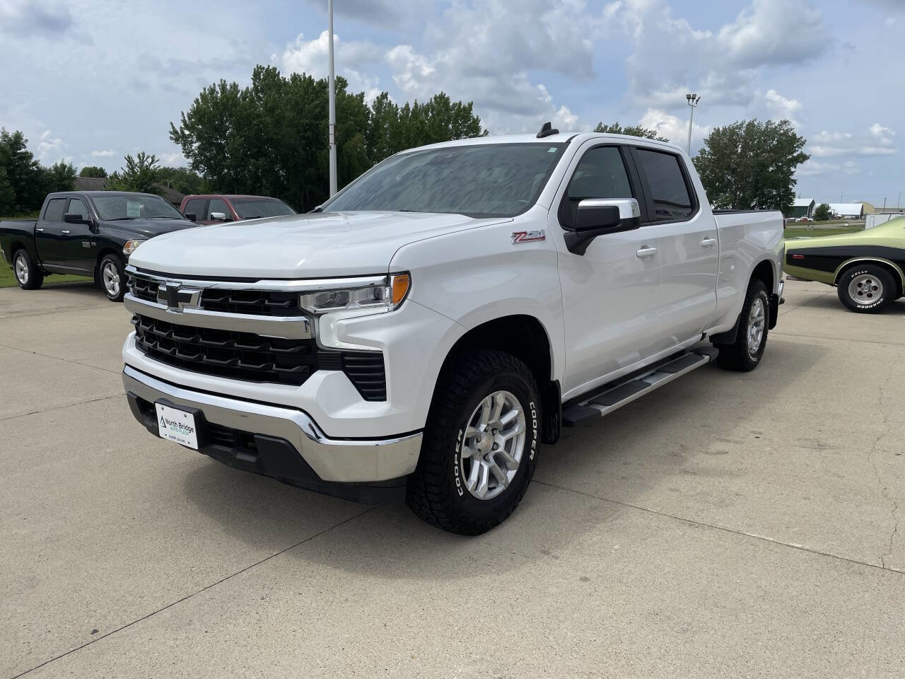 Used 2022 Chevrolet Silverado 1500 LT image 2