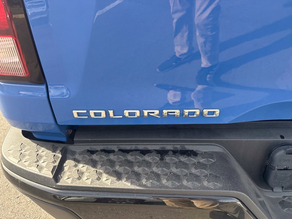 Used 2025 Chevrolet Colorado ZR2 w/ Technology Package AWD/4WD image 18
