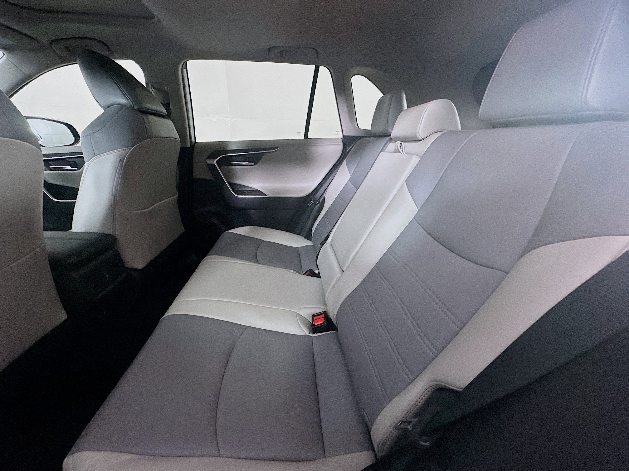 Used 2019 Toyota RAV4 Limited image 29