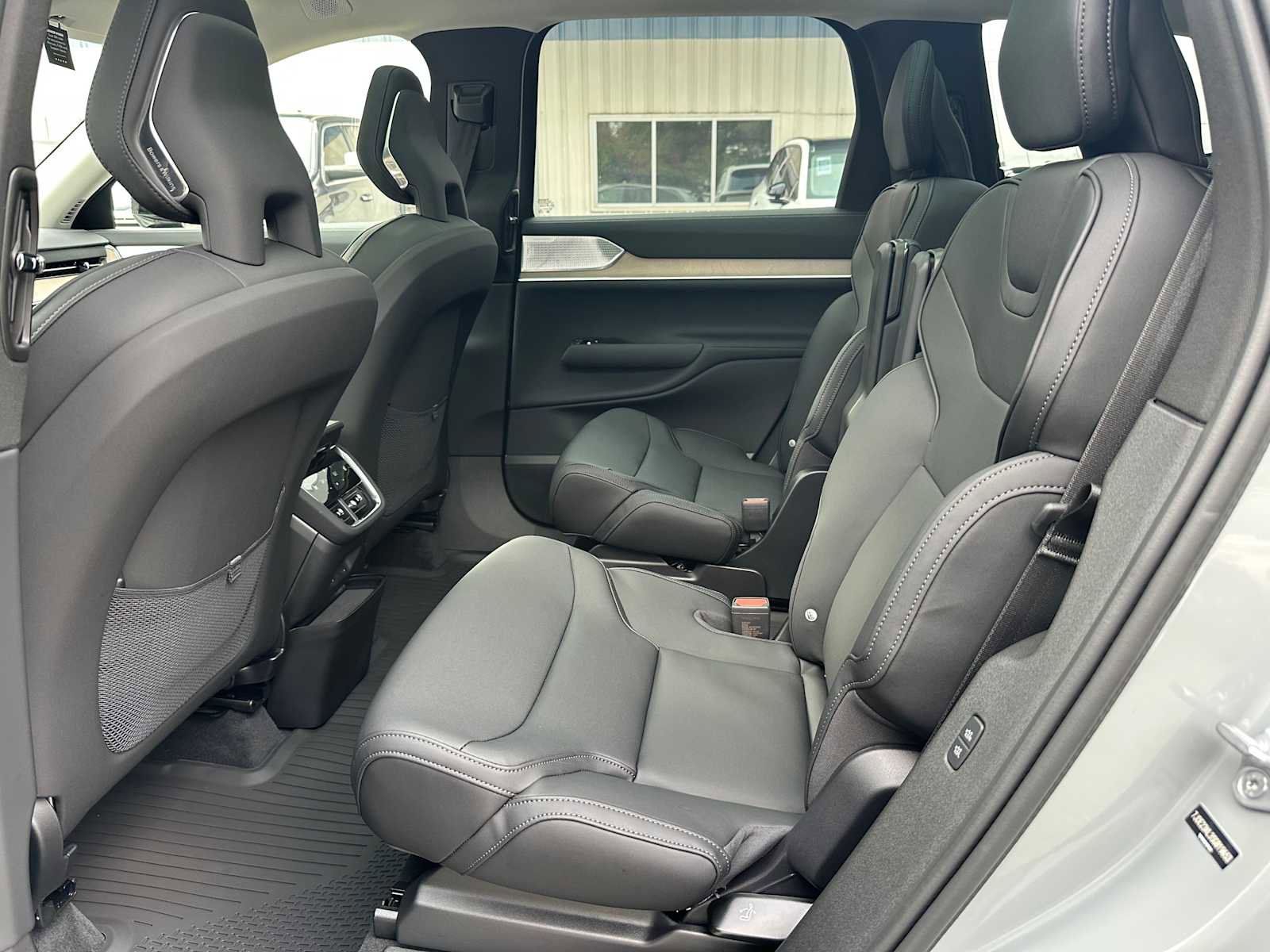 New 2025 Volvo EX90 Ultra w/ Protection Package Premier image 15