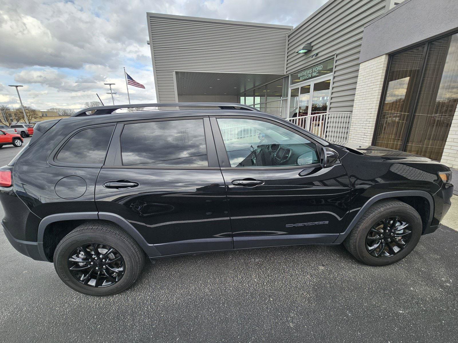 Used 2023 Jeep Cherokee Altitude Lux image 6