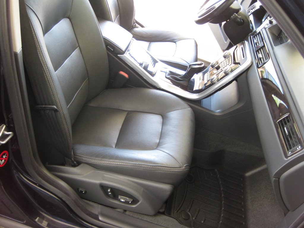 Used 2016 Volvo XC70 T5 Premier w/ Proximity Package FWD image 39